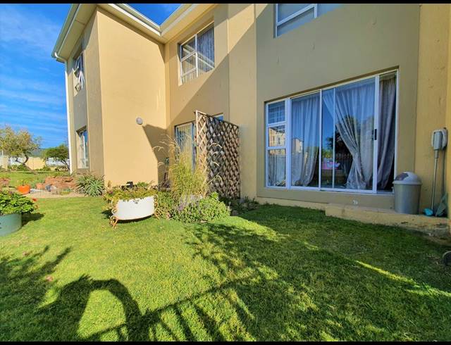 2 BEDROOM APARTMENT FOR SALE IN BURGUNDY ESTATE